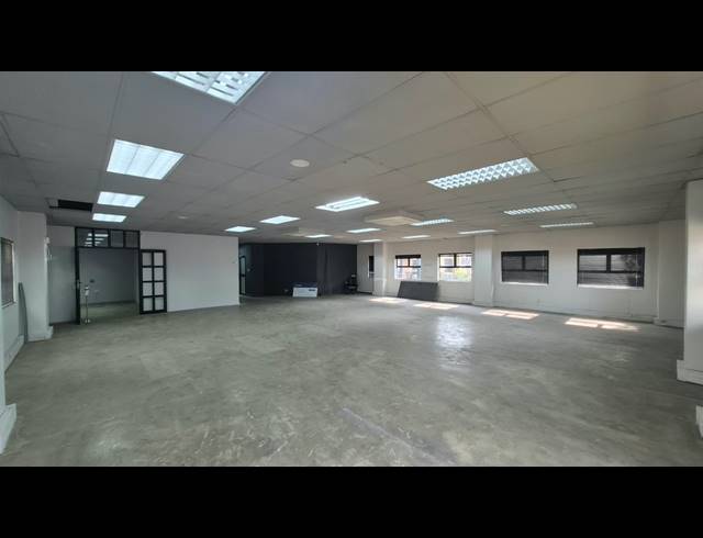 210M² OFFICE TO LET IN ERASMUSKLOOF